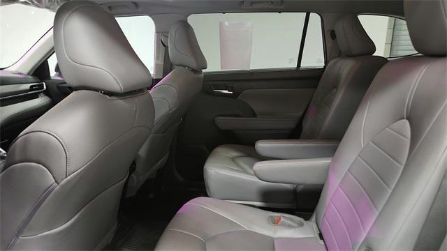 used 2023 Toyota Highlander car