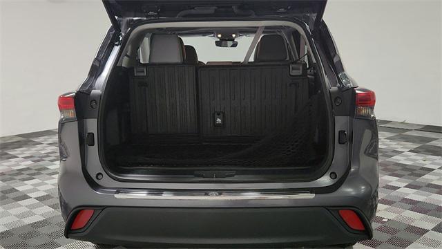used 2023 Toyota Highlander car