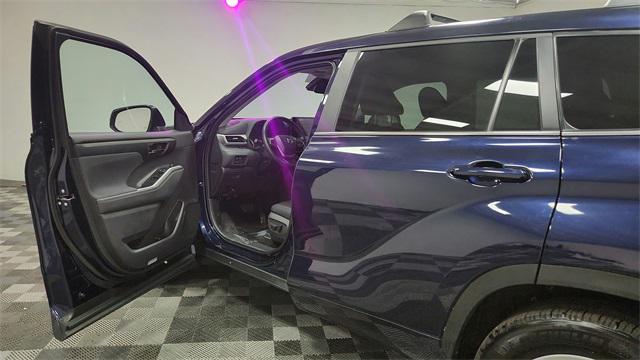used 2023 Toyota Highlander car