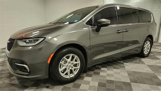 used 2023 Chrysler Pacifica car