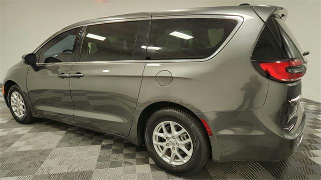 used 2023 Chrysler Pacifica car