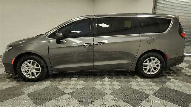 used 2023 Chrysler Pacifica car