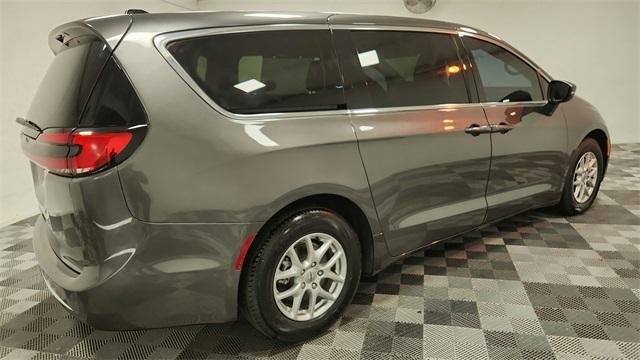 used 2023 Chrysler Pacifica car