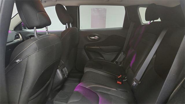 used 2016 Jeep Cherokee car