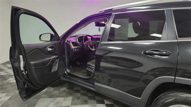 used 2016 Jeep Cherokee car