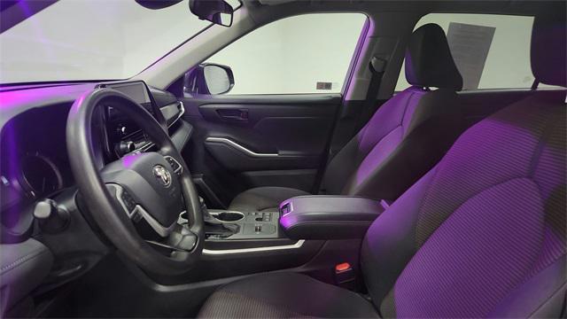 used 2023 Toyota Highlander car
