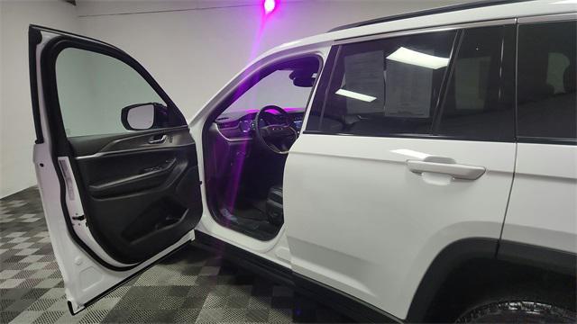 used 2024 Jeep Grand Cherokee car, priced at $30,995