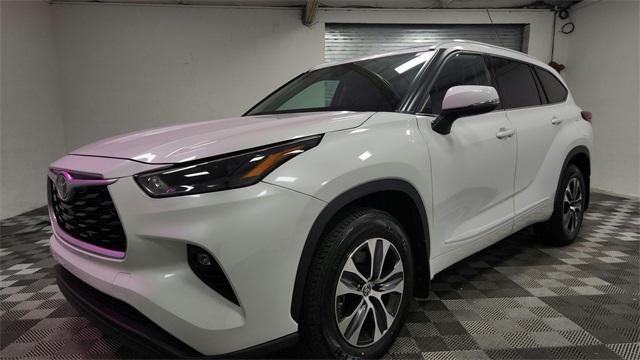 used 2022 Toyota Highlander car