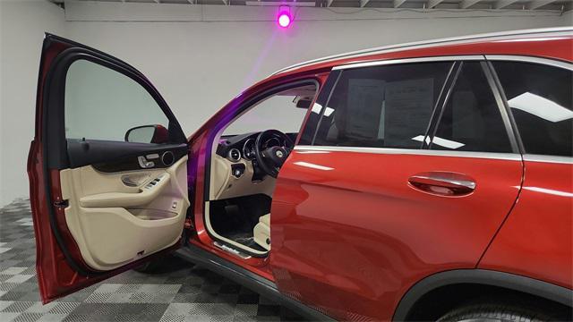 used 2019 Mercedes-Benz GLC 300 car