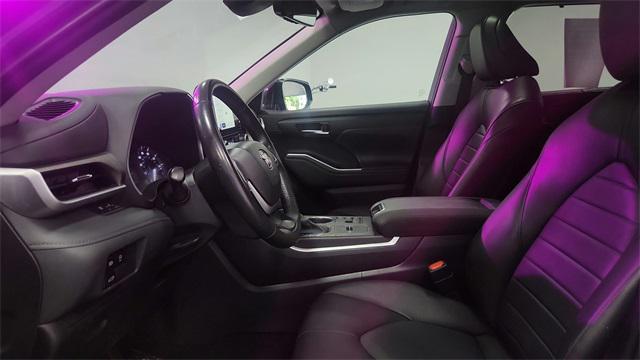used 2023 Toyota Highlander car