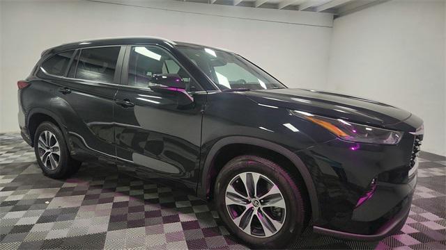 used 2023 Toyota Highlander car