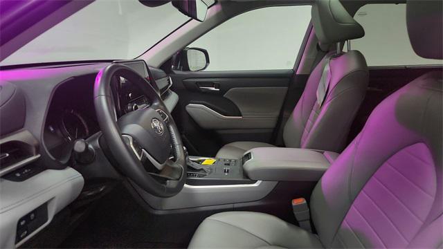 used 2023 Toyota Highlander car