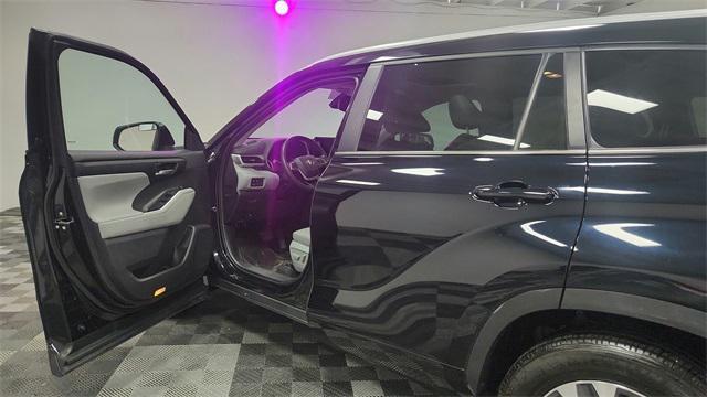 used 2023 Toyota Highlander car