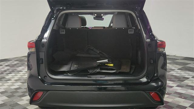 used 2023 Toyota Highlander car