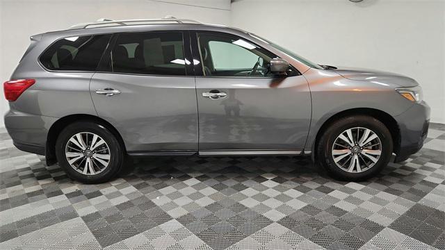 used 2017 Nissan Pathfinder car