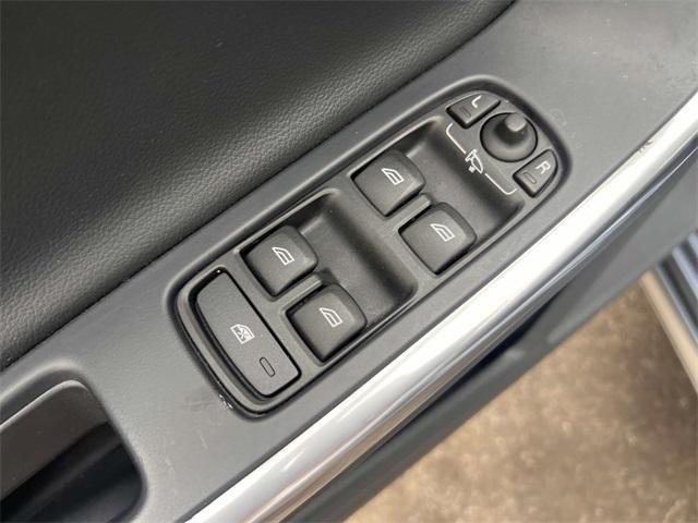 used 2018 Volvo V60 Cross Country car