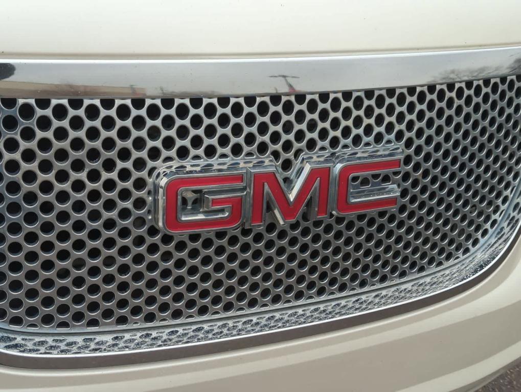 used 2011 GMC Yukon XL car, priced at $5,995