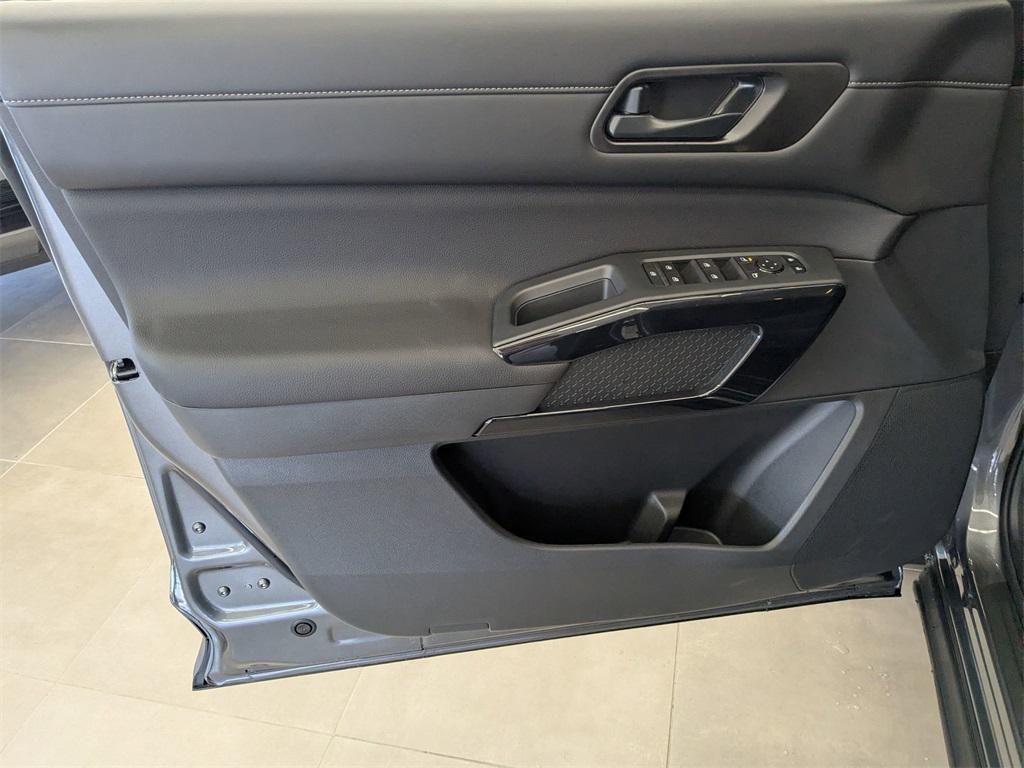 new 2025 Nissan Pathfinder car, priced at $44,260