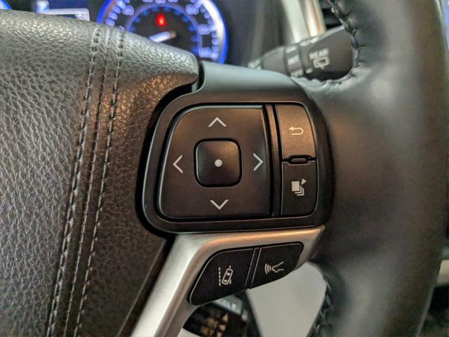 used 2018 Toyota Highlander car, priced at $22,490