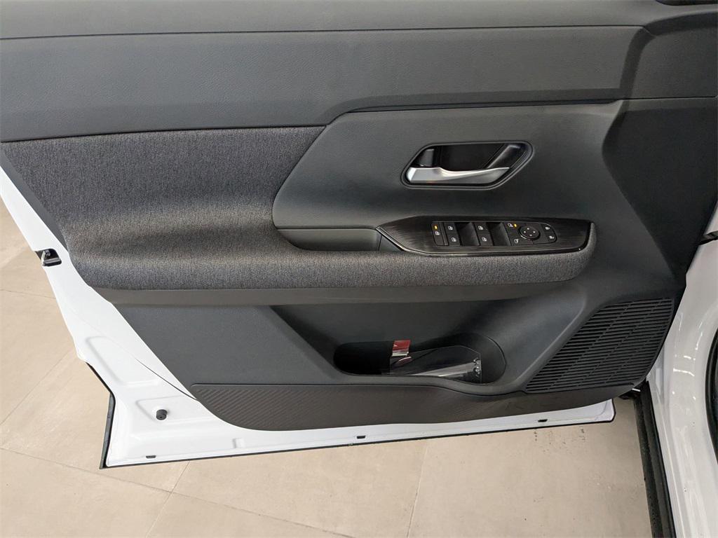 new 2025 Nissan Kicks car, priced at $28,860