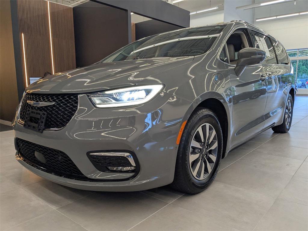 used 2021 Chrysler Pacifica Hybrid car, priced at $21,289