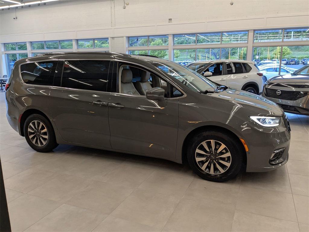 used 2021 Chrysler Pacifica Hybrid car, priced at $21,289