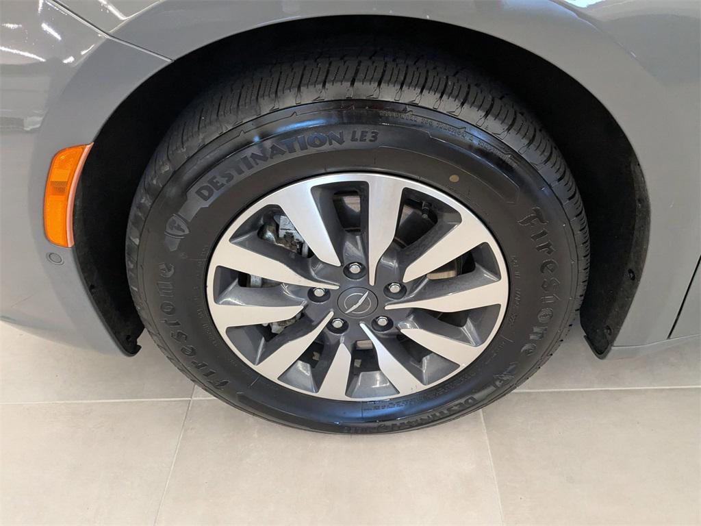 used 2021 Chrysler Pacifica Hybrid car, priced at $21,289