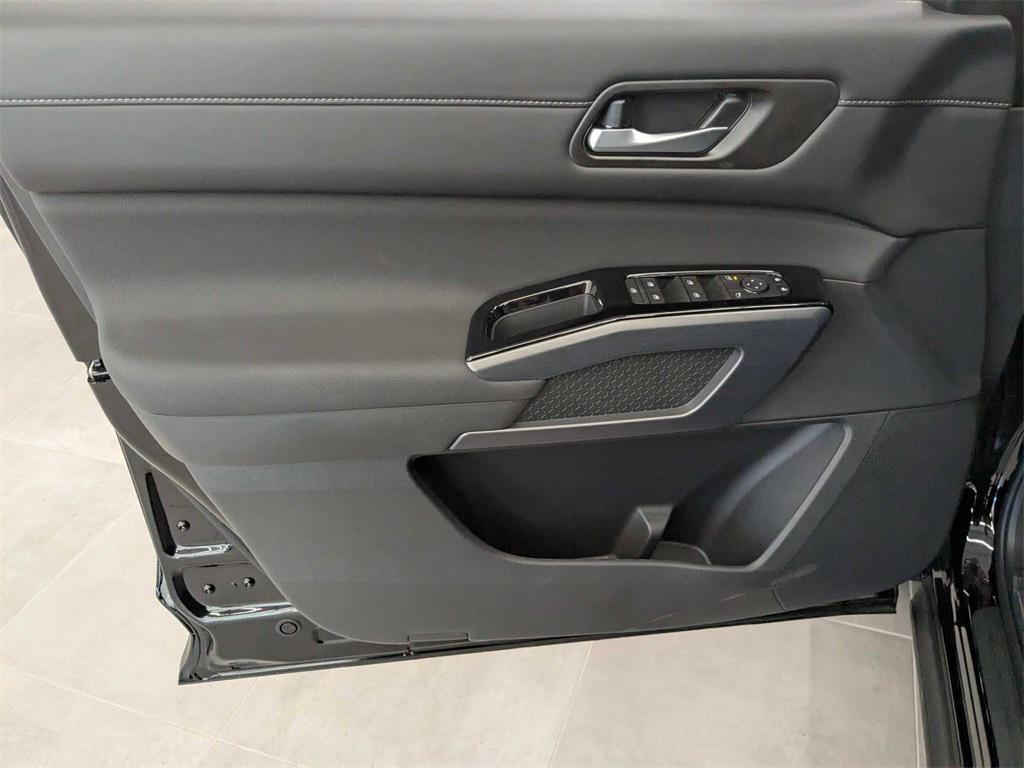 new 2025 Nissan Pathfinder car, priced at $49,555
