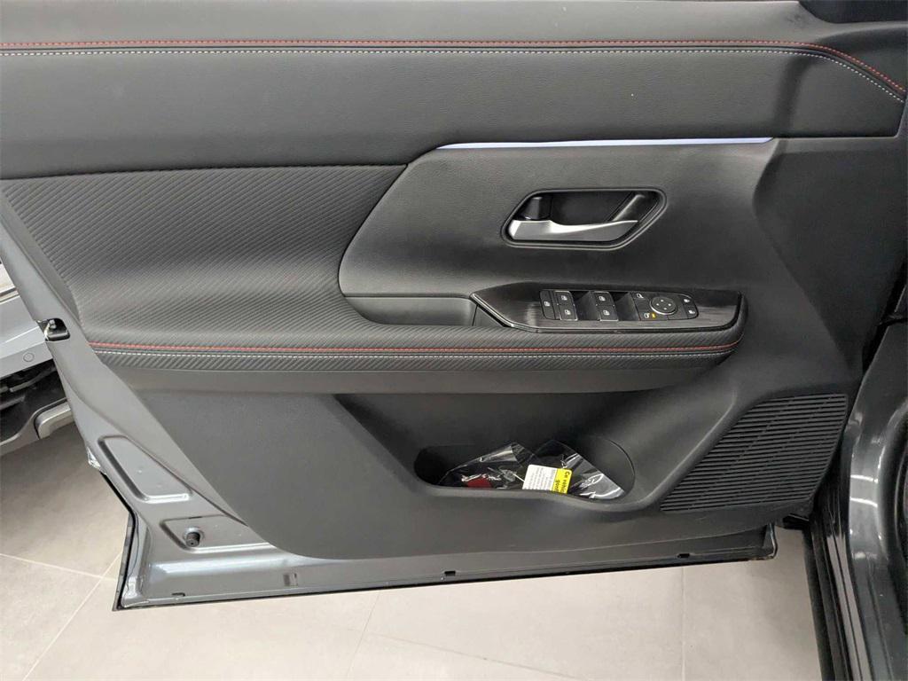 new 2025 Nissan Kicks car, priced at $29,260