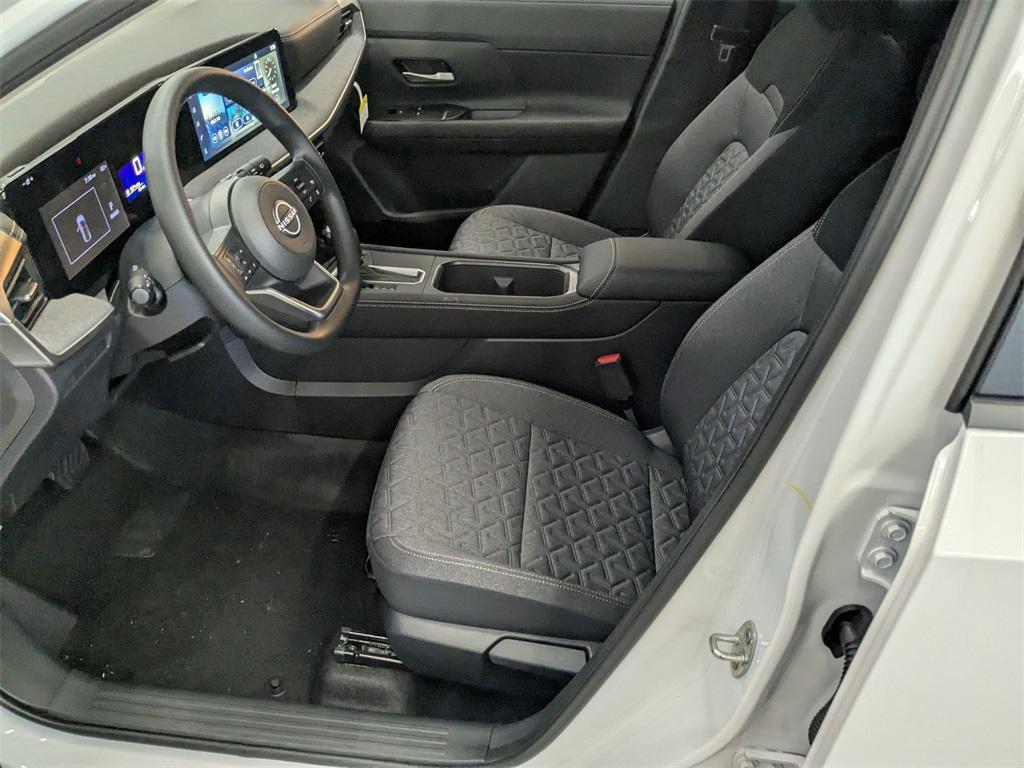 new 2025 Nissan Kicks car, priced at $29,050