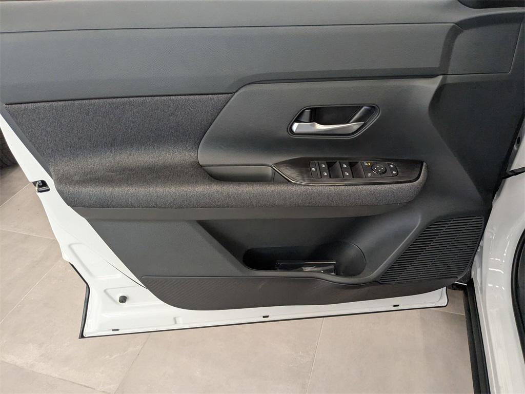 new 2025 Nissan Kicks car, priced at $29,050