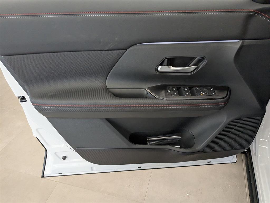 new 2025 Nissan Kicks car, priced at $31,850