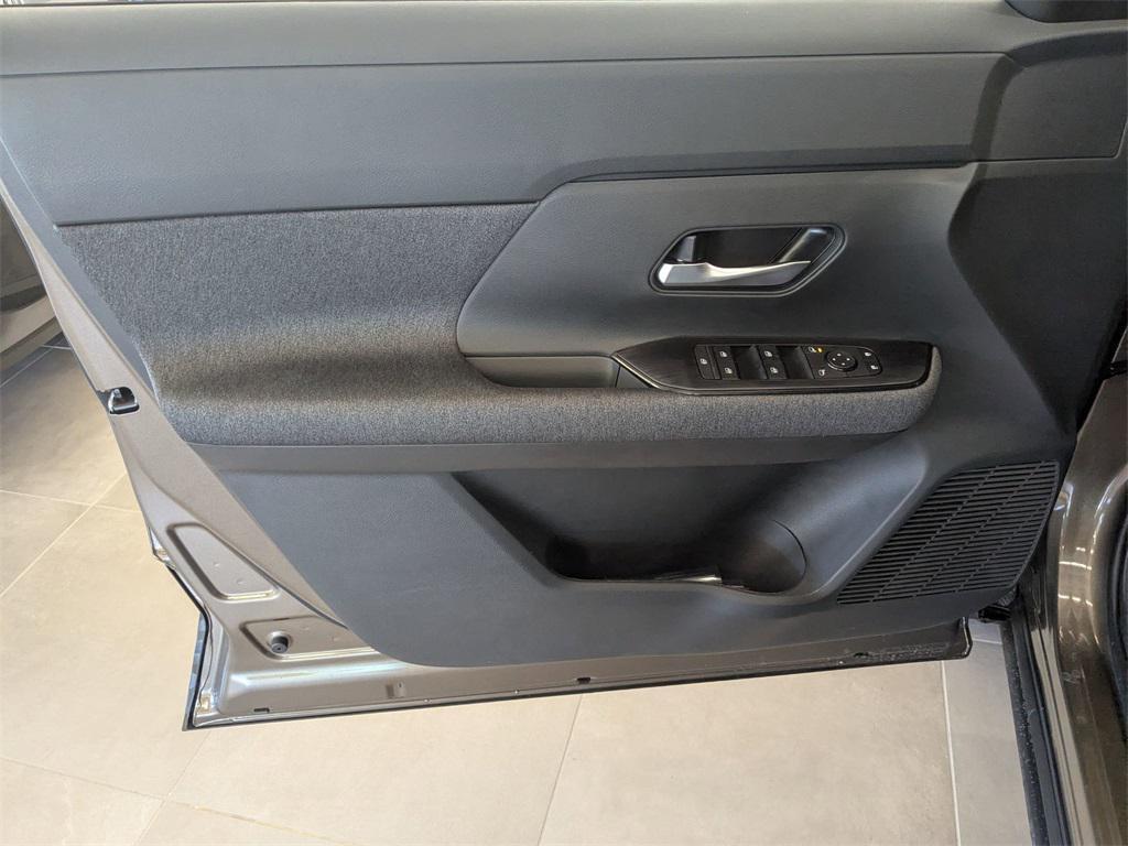 new 2025 Nissan Kicks car, priced at $28,680