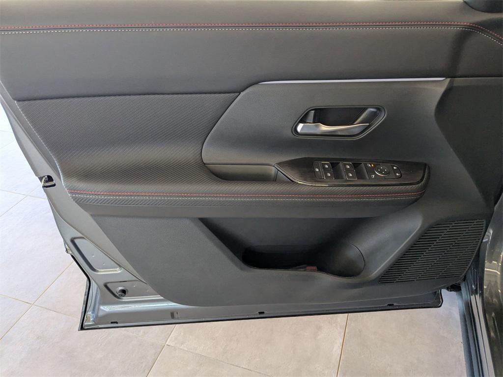 new 2025 Nissan Kicks car, priced at $31,480