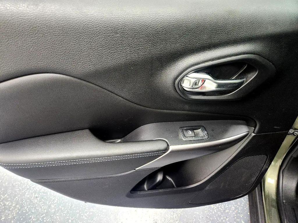 used 2019 Jeep Cherokee car