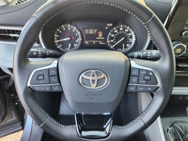 used 2021 Toyota Highlander car, priced at $30,818