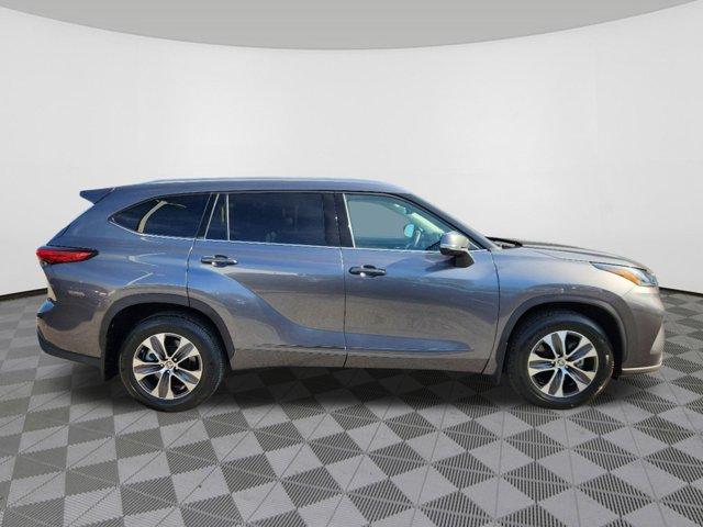 used 2021 Toyota Highlander car, priced at $30,818