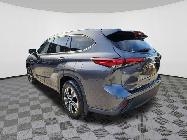 used 2021 Toyota Highlander car, priced at $30,818