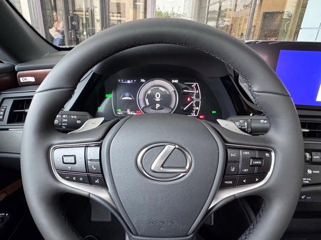 new 2025 Lexus ES 300h car, priced at $50,760