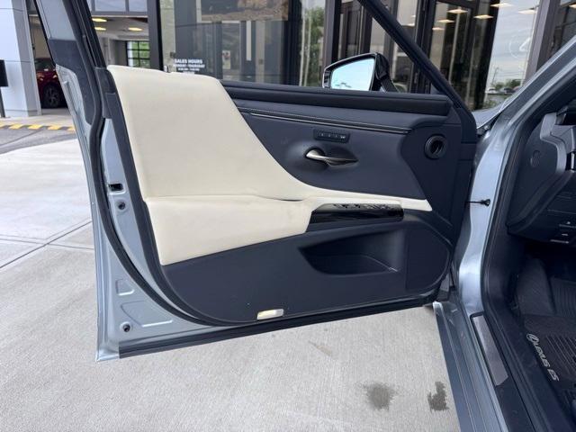 used 2022 Lexus ES 250 car, priced at $36,999