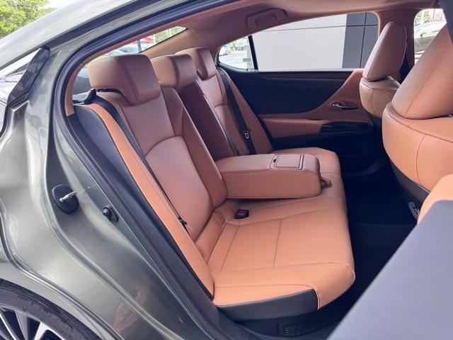 new 2025 Lexus ES 300h car, priced at $50,555