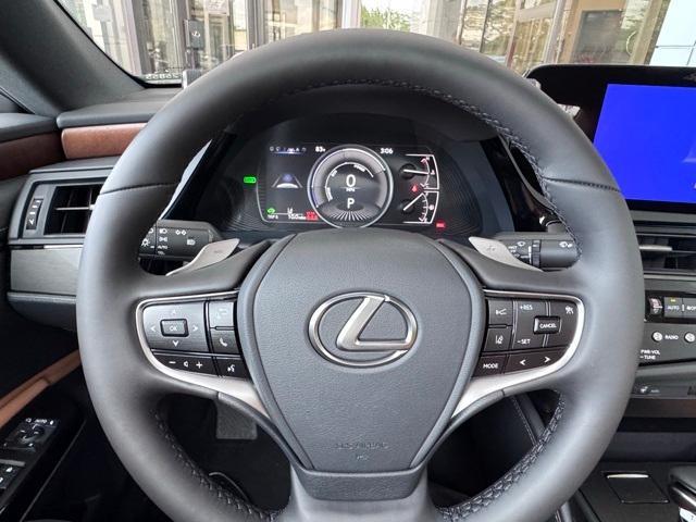 new 2025 Lexus ES 300h car, priced at $50,555