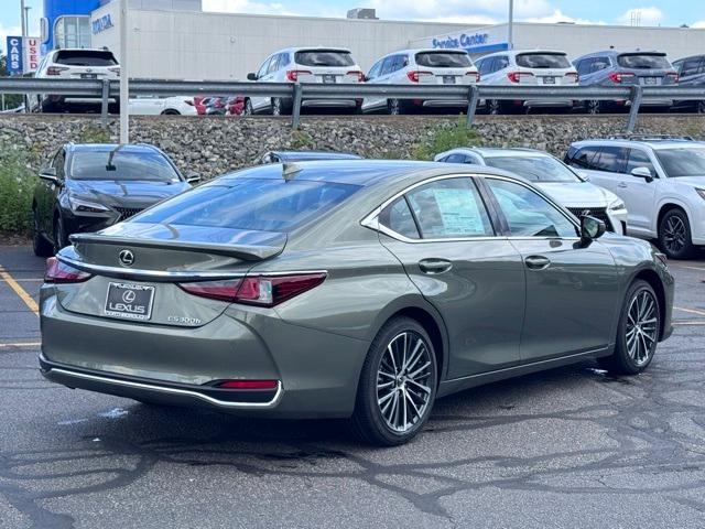 new 2025 Lexus ES 300h car, priced at $50,555