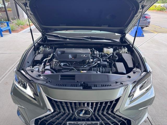 new 2025 Lexus ES 300h car, priced at $50,555