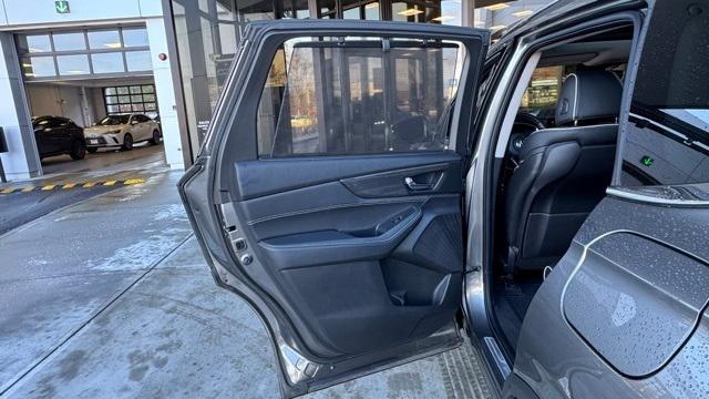 used 2023 Acura MDX car, priced at $40,999