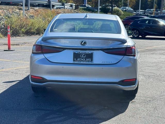new 2025 Lexus ES 300h car, priced at $51,360