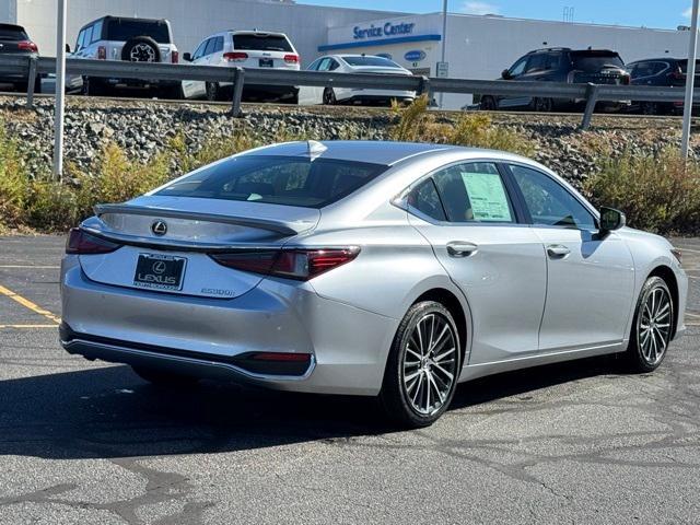 new 2025 Lexus ES 300h car, priced at $51,360