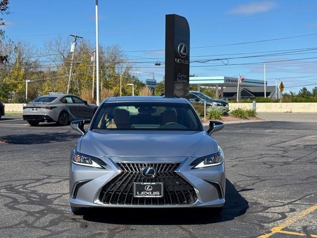 new 2025 Lexus ES 300h car, priced at $51,360