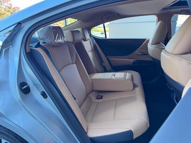 new 2025 Lexus ES 300h car, priced at $51,360