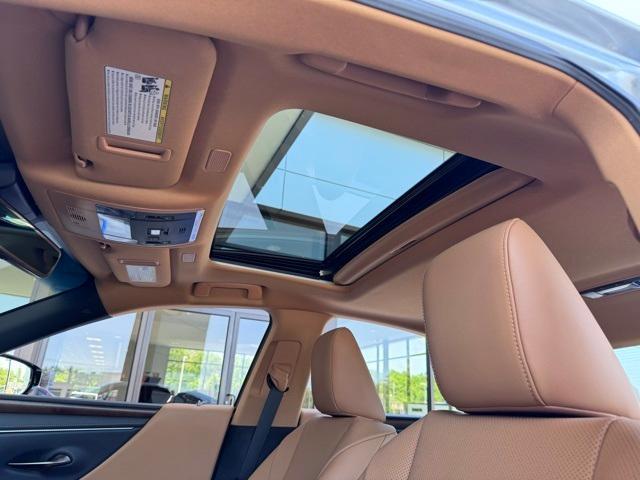 used 2025 Lexus ES 300h car, priced at $48,999